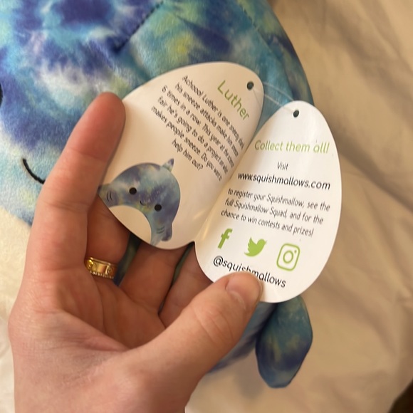 Squishmallows Luther The 8' Blue Tie Dye Tiger Shark - Picture 5 of 6